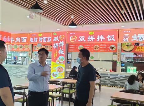 副校長深入食堂檢查指導(dǎo)，護(hù)航新生就餐“第一餐”